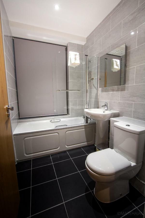 Somerville Apartments London Heathrow Hillingdon Exterior photo
